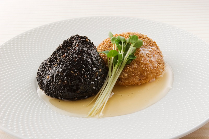 もちふわ胡麻団子