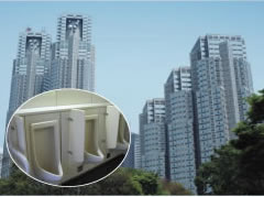 オフィスビルとトイレの写真