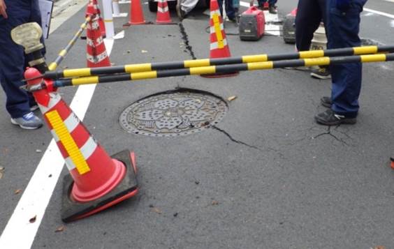 画像：道路舗装の損傷