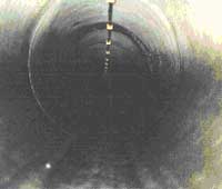 管きょ内敷設後の光ファイバーの様子