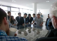 職員による説明の様子