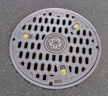 画像：圧力解放型マンホール蓋