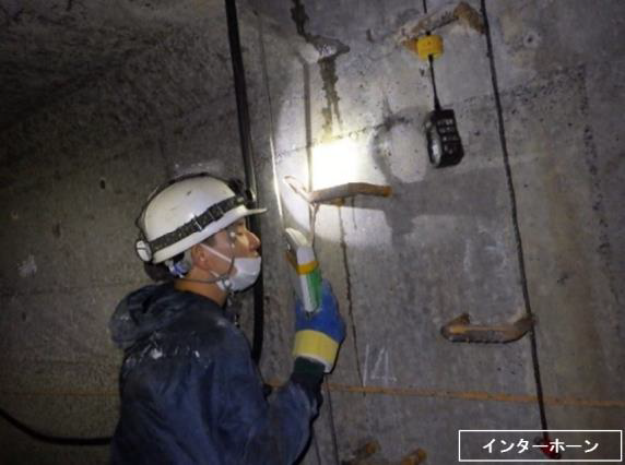 写真：インターホーン・無線機の使用状況（管きょ内）