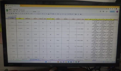 写真：自動一覧化されたスプレッドシートのPC画面
