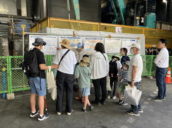 写真：工事の概要、汚泥処理方法の説明