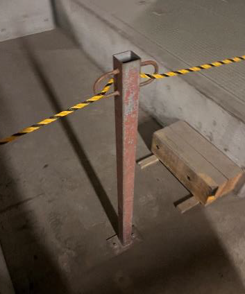 写真：安全通路用支柱